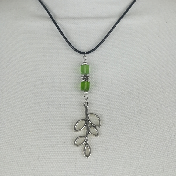Jewelry - Silver tone leaf necklace with green glass cubes